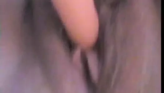 Tombul kızıl saçlı karım tatlı amcığını dildoyla sikiyor