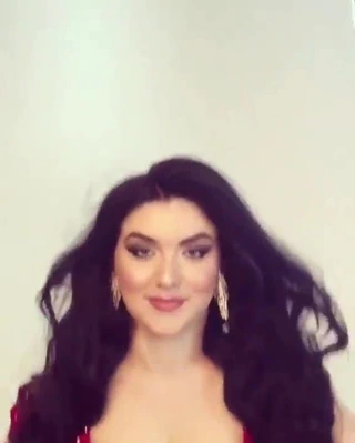 Sıcak göbek dansı