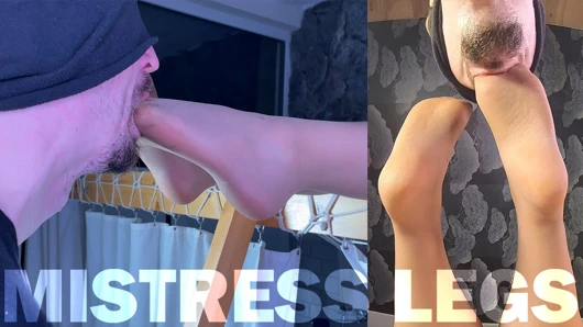 Ayak kölesi yağlanmış et renkli külotlu çorapla sahibenin ayaklarını yalıyor ve emiyor