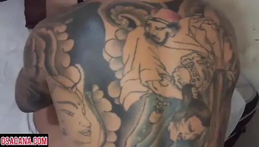 Favela kulübesinde ateşli genç kız