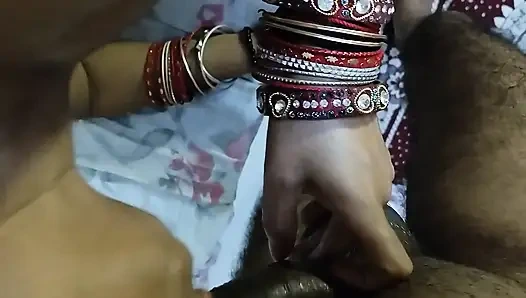 Hintli kadın ön sevişme emiyor üvey babası ateşli meme ucu minik amcık ateşli göğüslerini yalıyor