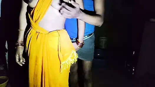 Sarı sari içinde ateşli Hintli kamwali bai romantizmi