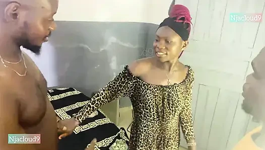 O benim dikkat dağıtıcım olana kadar mükemmel bir çekim için sıraya giriyordum