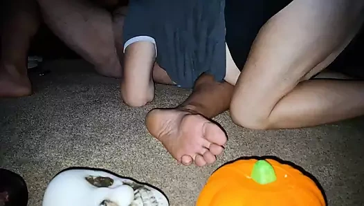 Cadılar Bayramı için spooky feet oyuncaklarımızı gösteriyor