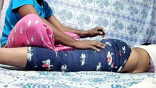 Bangladeşli büyük memeli gril ve oğlan hastanede seks yapıyor