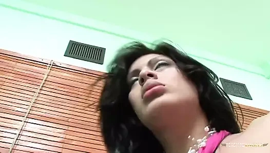 Transeksüel seviyor Başlarken boşalmak üzerinde ona yüz