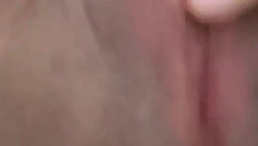 Hintli sürtük ıslak amcığını ovuyor