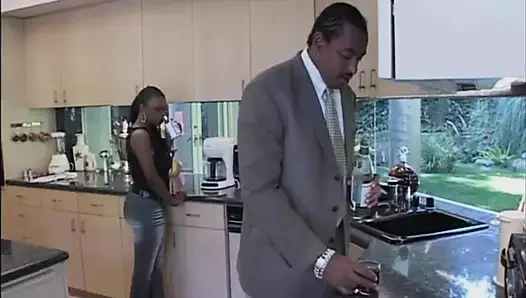 Lateks abanoz kraliçesi!