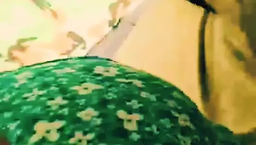 Sahilde bir kamp gününe gideriz ve sevişmeye başlarız