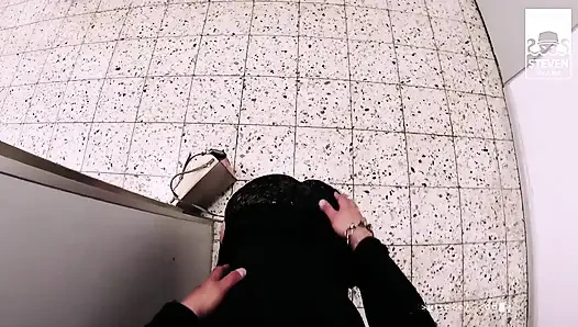 Kirli priscilla: yaramaz orta yaşlı seksi kadın sert bir yarağın tadını çıkarıyor! stevenshame
