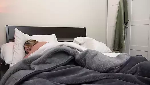 Soft Amber Deen, Joshua Maine ve Oliver Sims tabu içinde