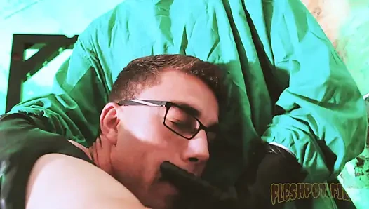 Fleshpotfilms: Willy Wanker Leo Rex ve James Oakleigh'in onu memnun etmelerine izin veriyor