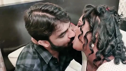 Eskort servisi - kız telefonda mevcuttur