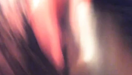 Olgun oynuyor ile dev oyuncak üzerinde kam