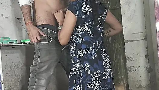 Göt amcık sikiyor yarak emiyor göğüslerini emiyor memeden süt emiyor ve domaltarak yarağa oturuyor ve doğrudan Hintçe seste yatıyor