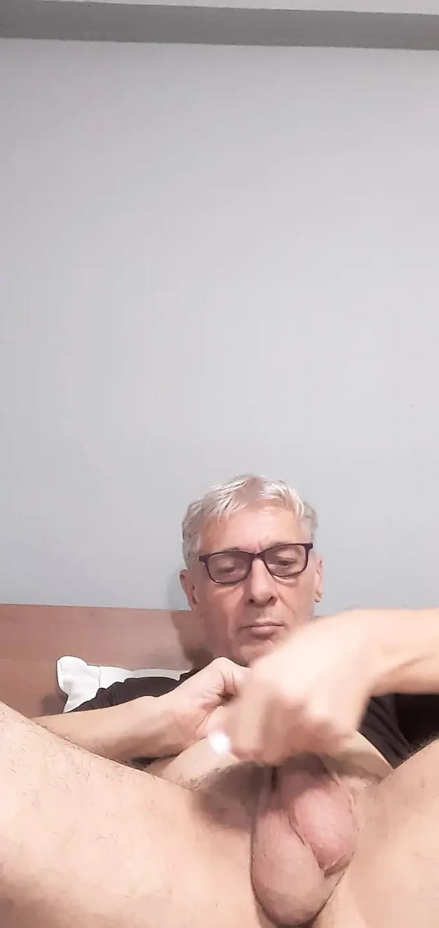 Бритый хуище и массивные огромные большие яйца