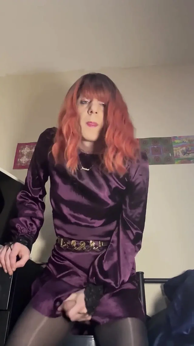 Jess Silk dildoya biniyor