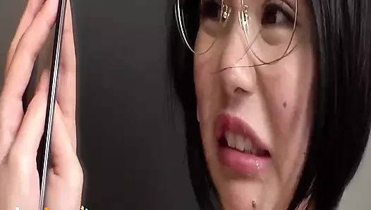 Büyük memeli Asyalı sikiş sürtüğü iki edepsiz adamla vahşi bir 3p'de gırtlağına kadar sütyen dolduranlarını gösteriyor!!