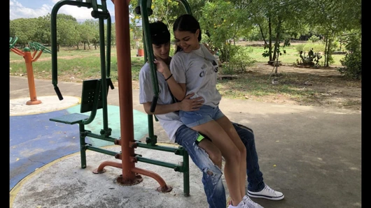 2. gün - ilk kez bir yatağı paylaşıyor. Üvey erkek kardeş üvey annesini sikerken hayal kuruyor - family taboo