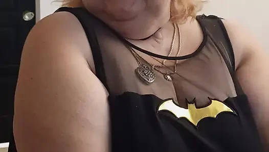 Erkek arkadaşım ve ben yarasa adam ve yarasa kız gibi giyiniyor