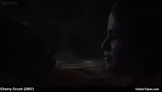 Ünlü nikki reed seksi ve romantik seks sahnelerinde dalga geçiyor