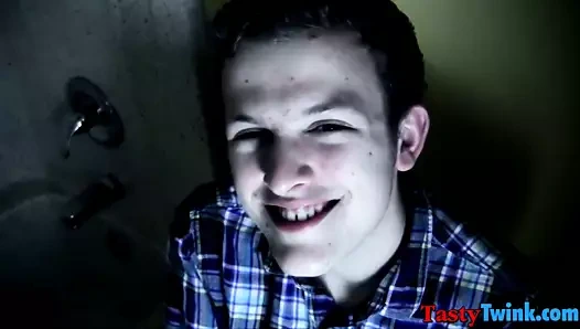 Trace van de kamp ağzı şehvetli twink toby franks'i sikiyor