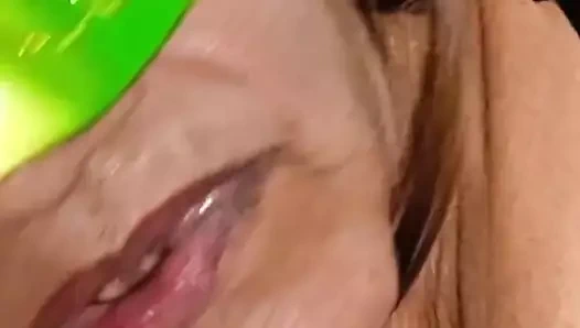 70 yaşındaki üvey anne seksi iç çamaşırlı erkeğini bekliyor