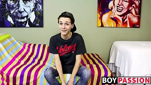 sıska tatlı alır röportaj ve sonra o oyuncaklar ile onun dick