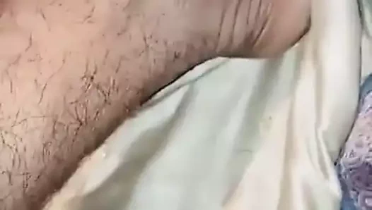 Koca karısının göğüslerini sqeezing