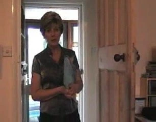 sara sigortacı bayan