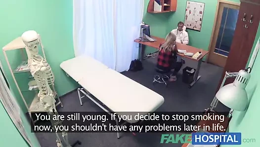 Sahte hastane minyon sarışın deepthroats bir kalın çük