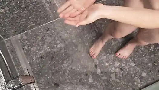 Seifst du mich ein? Schweizer Mädchen unter der dusche