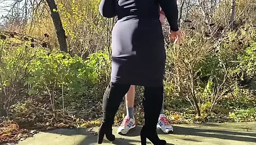 Kayınvalidem beni halka açık bir parkta boşaltmak için çok çabalıyor