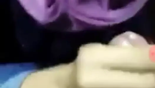 Tesettürlüyken mastürbasyon yapıyor