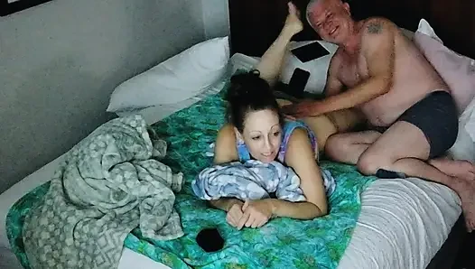 Fışkırtarak fışkırtıyor