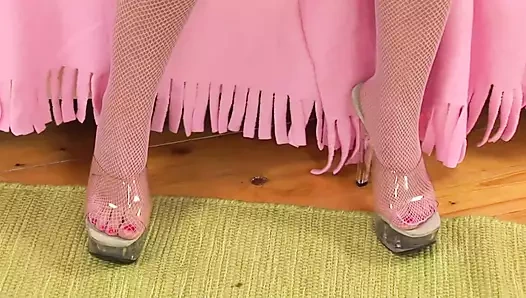 Gigi ve Katalin lezbiyen oyunlarını seviyor