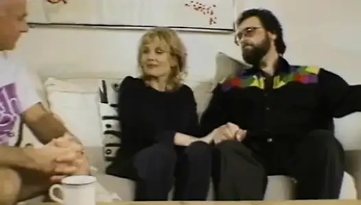 Kocası karısının yabancı tarafından sikilmesini izliyor