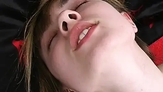 Bu amcığıyla oynamayı seven Almanya'dan amatör bebek