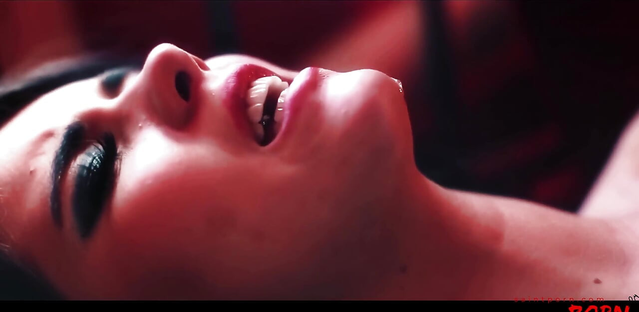 Valentina Cruz yaşlılıkta bile vixen olmakta harika