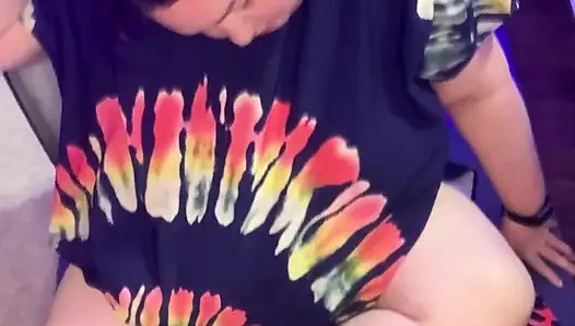 İri güzel kadın boo yoga yapıyor