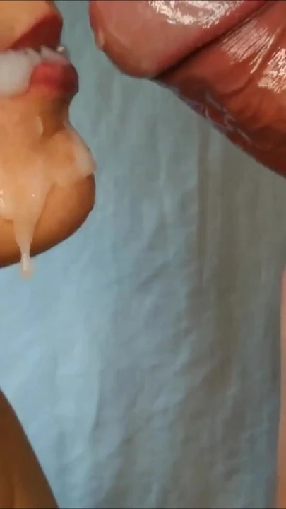 Обязательный для просмотра момент от "Грязный оральный кримпай крупным планом"