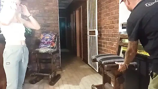 İki yaşlı adam tüm deliklerimi dolduruyor