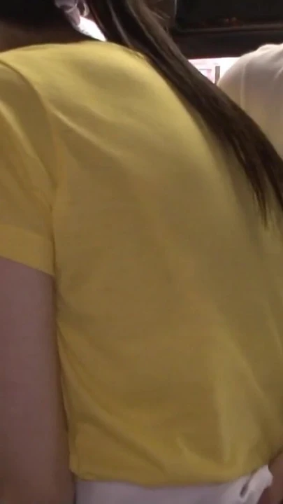 Падающий момент из "Кухонная горничная в азиатском магазине трахается каждый мужчина в магазине"