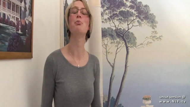 Muhteşem büyük memeli fransız sarışın analiz n göğüsleri üzerinde iğne yapmak