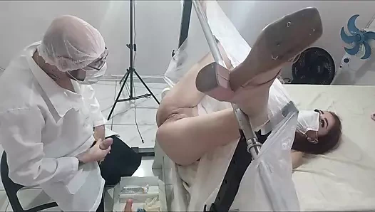 Clandestine jinekologun kullandığı yepyeni hastayla aldatıyor