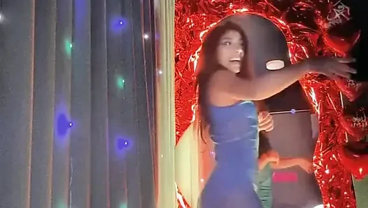 Vika sexting sıkı taytlarla vahşi bir ton kuruyor