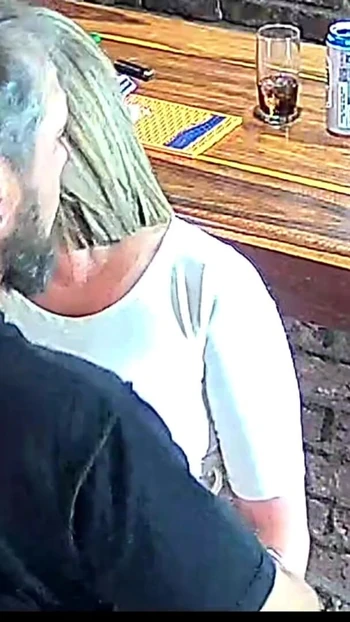 Потрясающий момент из "Застукал мою жену изменяющей на камеру"