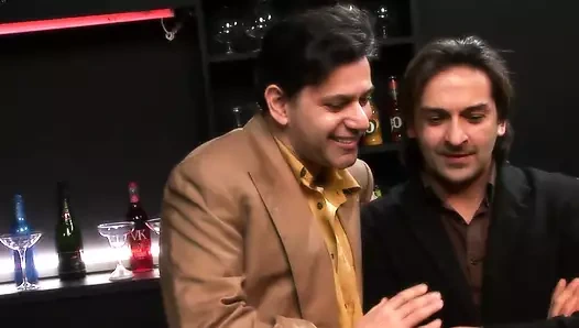 Orta yaşlı seksi kadın zenci angelika ve anna lovato ile grup eğlencesi