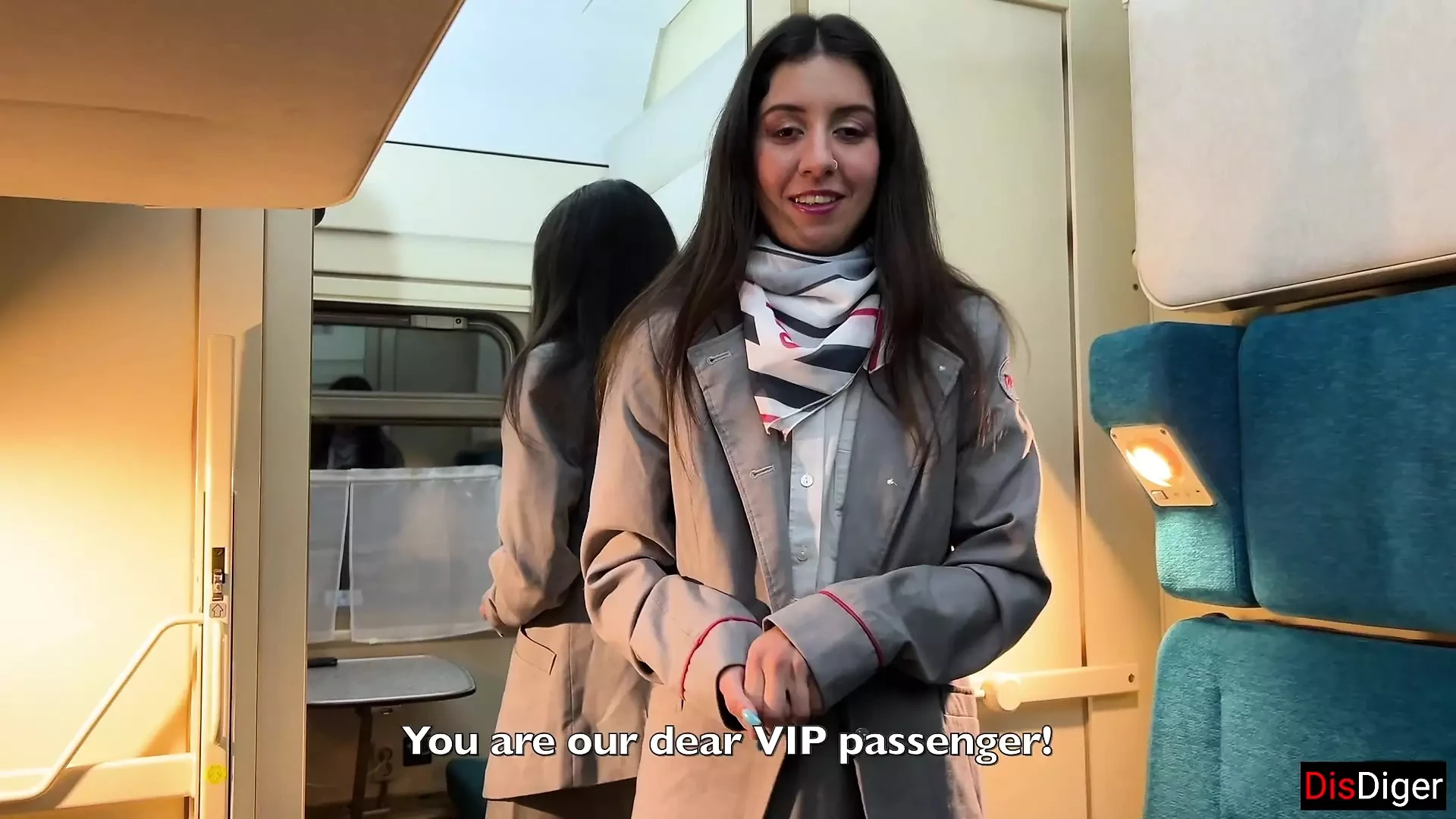 Suçlu tren kondüktörü yolcuya premium hizmet sundu - anal ve boşalma