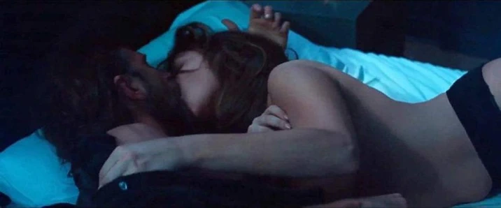 Lady gaga üstsüz bradley cooper ile scandalplanet.com'da